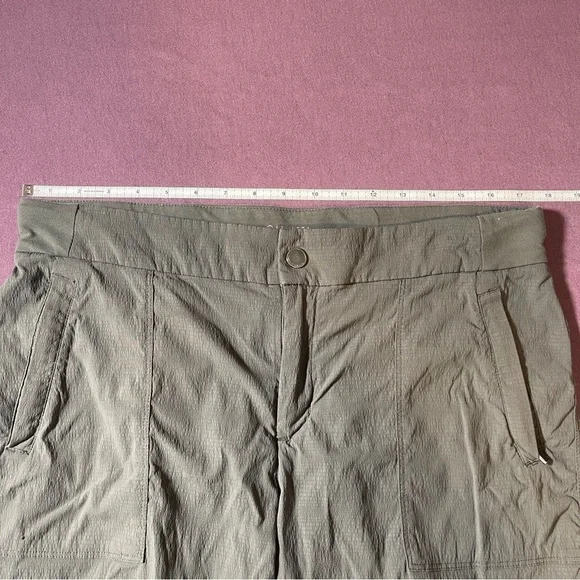 Athleta Trekkie Bermuda 2.0 Shorts in Forest Green - Size 12 Outdoor Hiking - Picture 5 of 6